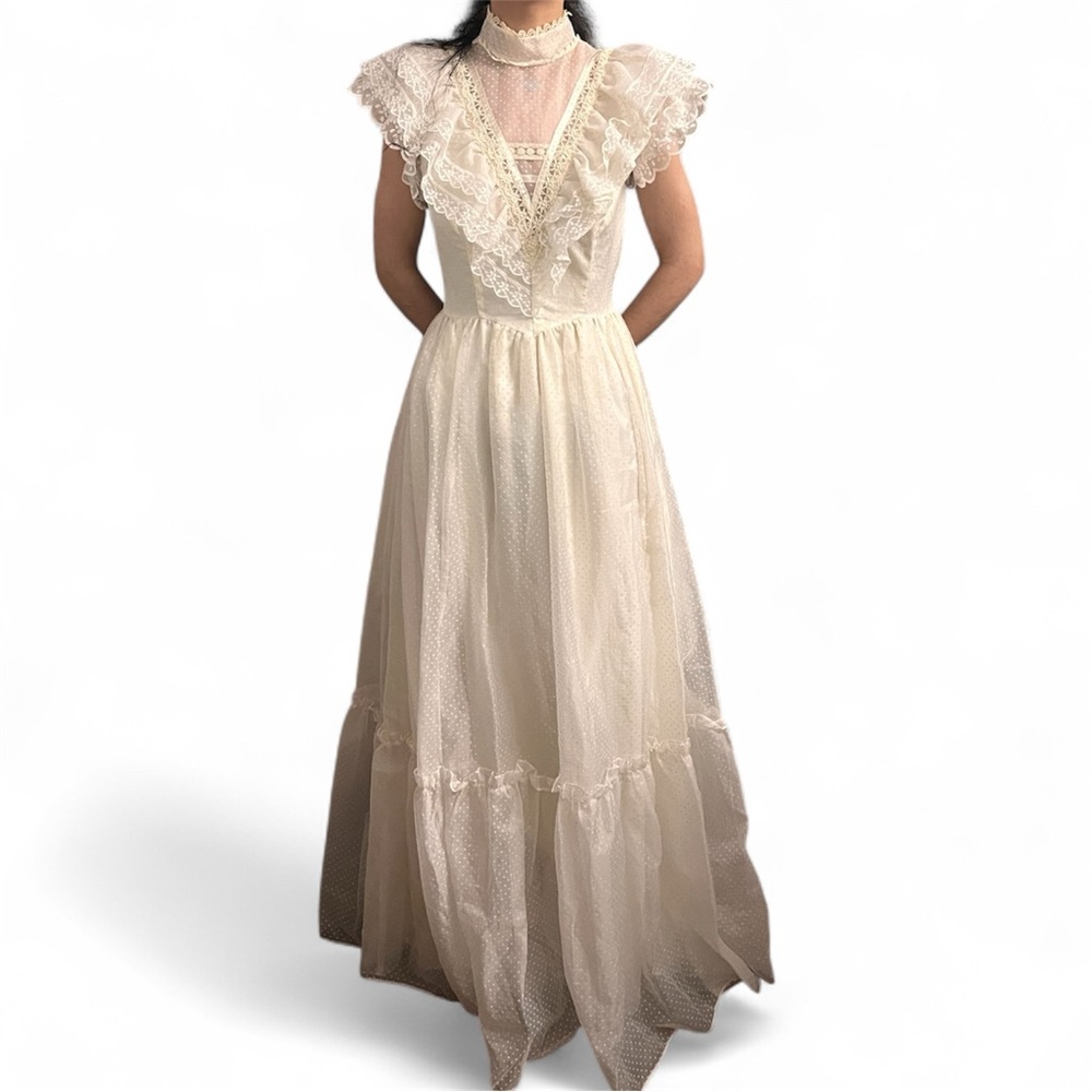 Vintage JCPenney Ivory Lace Wedding Dress - size 7/8